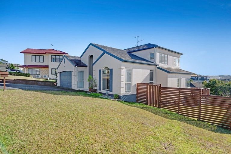 Photo of property in 31 Black Teal Close, Unsworth Heights, Auckland, 0632