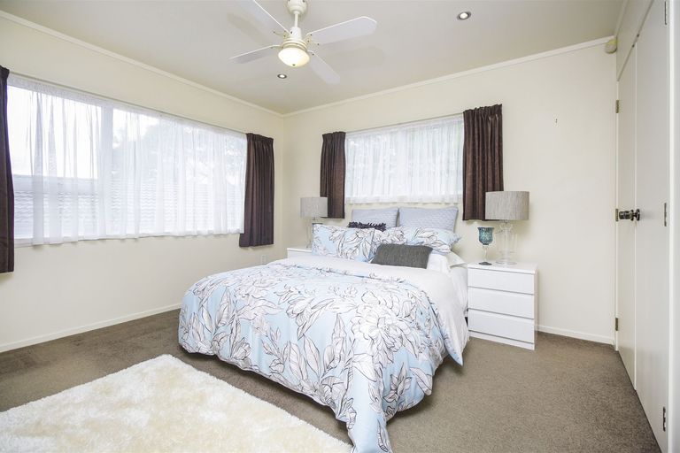 Photo of property in 24 Beauchamp Drive, Massey, Auckland, 0614