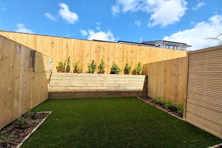 Photo of property in 6/61 Matipo Road, Te Atatu Peninsula, Auckland, 0610