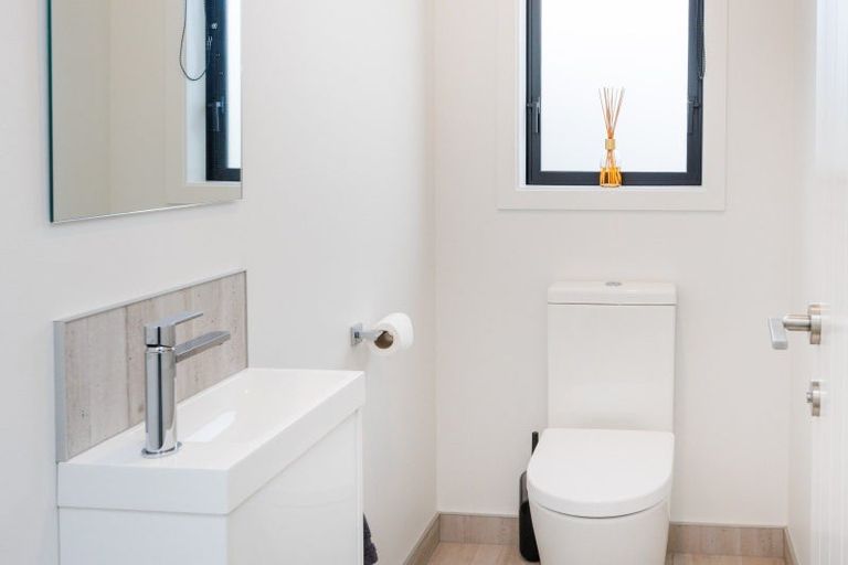 Photo of property in 58 Kanuka Drive, Hokowhitu, Palmerston North, 4410