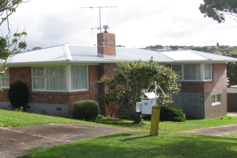 Photo of property in 17 Mayfair Crescent, Mairangi Bay, Auckland, 0630