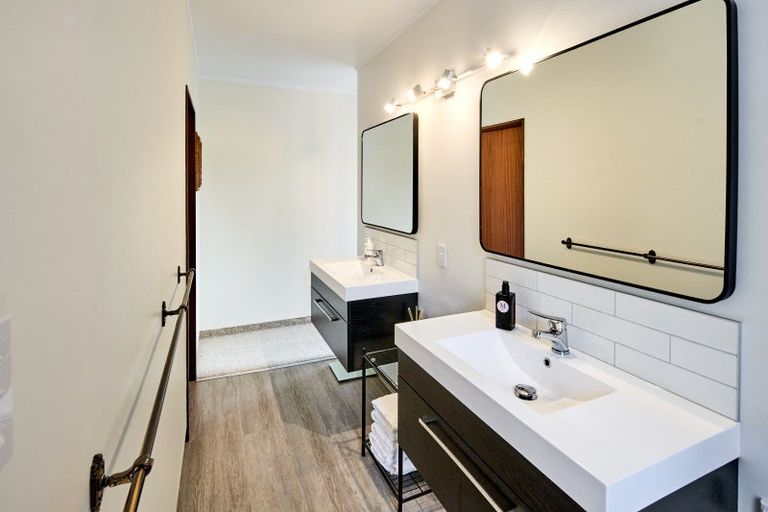 Photo of property in 5 Achilles Close, Tawa, Wellington, 5028