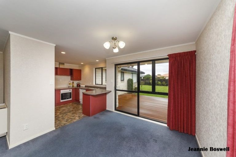 Photo of property in 20 Aspen Way, Kelvin Grove, Palmerston North, 4414