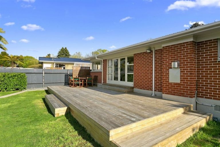 Photo of property in 322 Shakespeare Street, Leamington, Cambridge, 3432