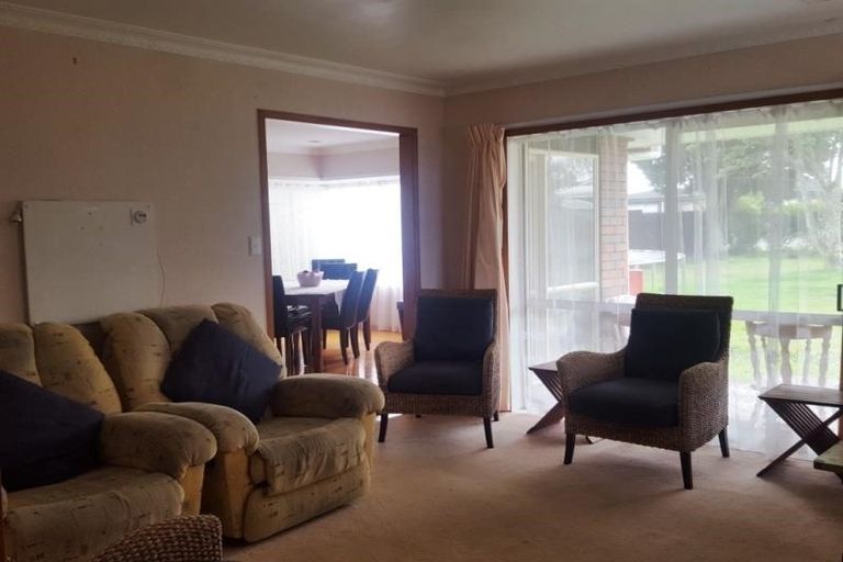 Photo of property in 2/4 Mcleod Road, Weymouth, Auckland, 2103