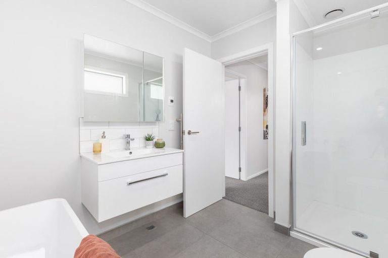 Photo of property in 60 Hokioi Drive, Kenepuru, Porirua, 5022