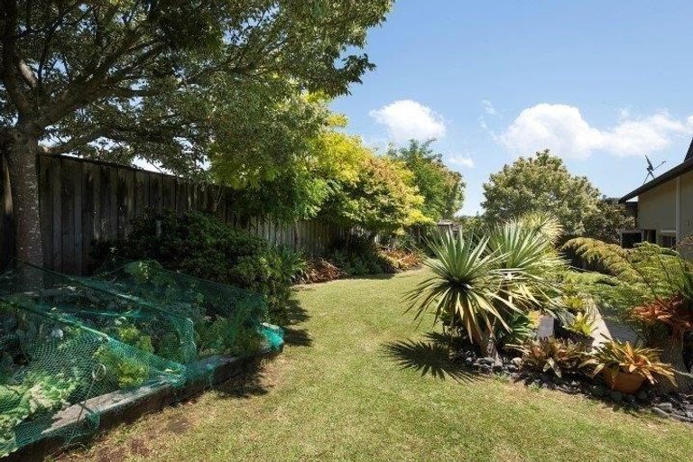 Photo of property in 4a Cleary Terrace, Cockle Bay, Auckland, 2014