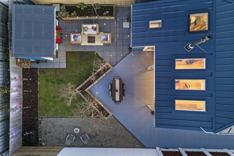 Photo of property in 127 Hargest Crescent, Saint Clair, Dunedin, 9012