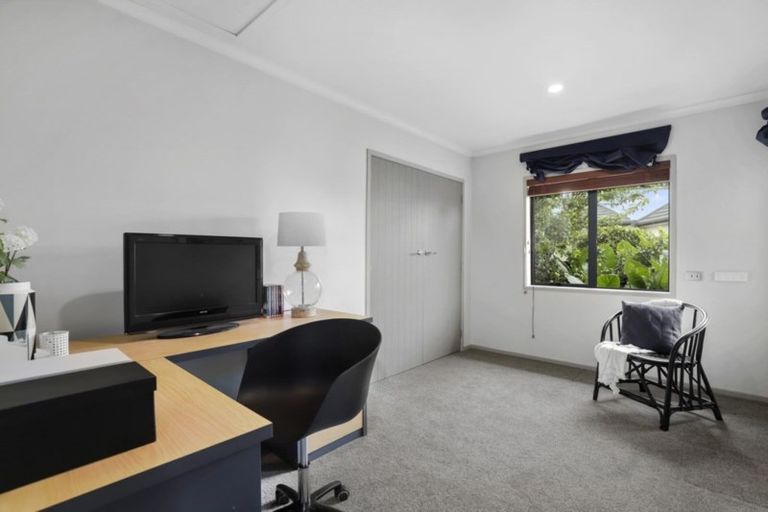 Photo of property in 15 Southworth Place, Grandview Heights, Hamilton, 3200