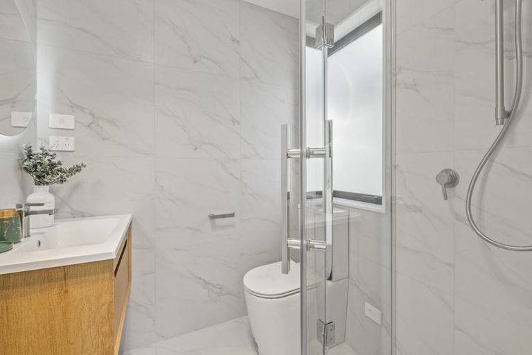 Photo of property in 1a Adelie Place, Murrays Bay, Auckland, 0630