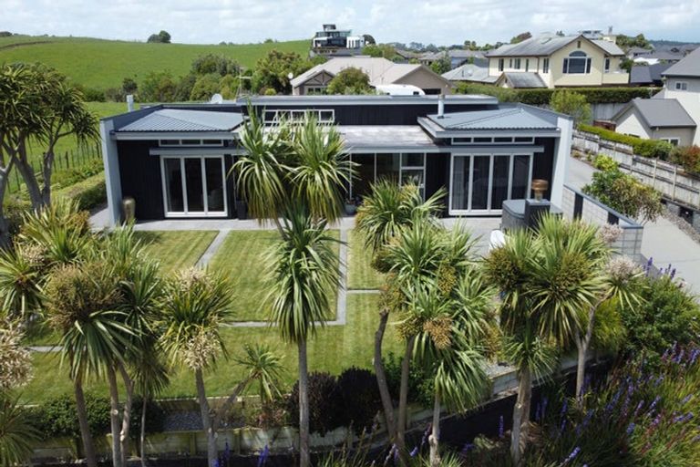 Photo of property in 12 Sampson Avenue, Waiwhakaiho, New Plymouth, 4312