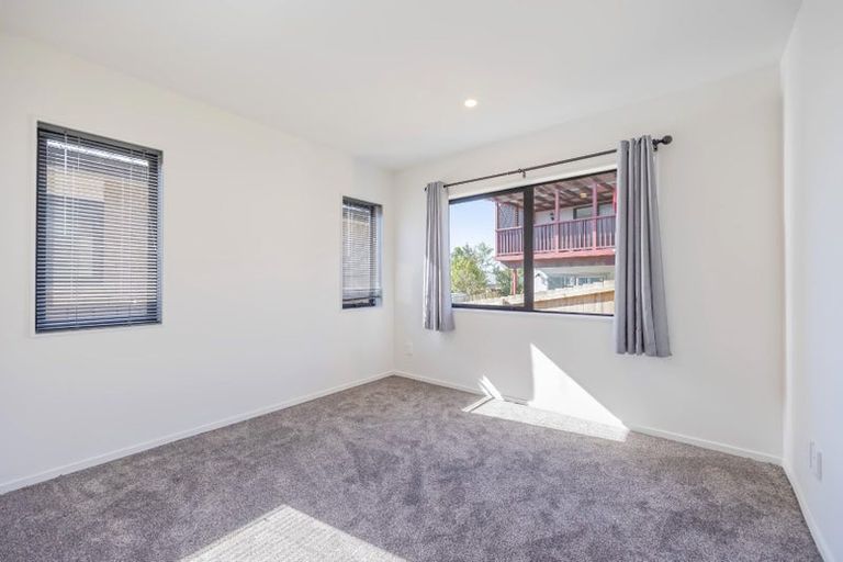 Photo of property in 50c Barbados Drive, Unsworth Heights, Auckland, 0632