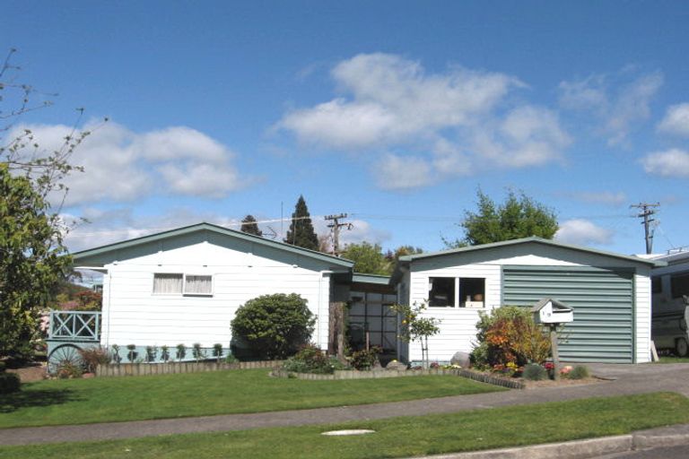 Photo of property in 19 Shera Street, Acacia Bay, Taupo, 3330