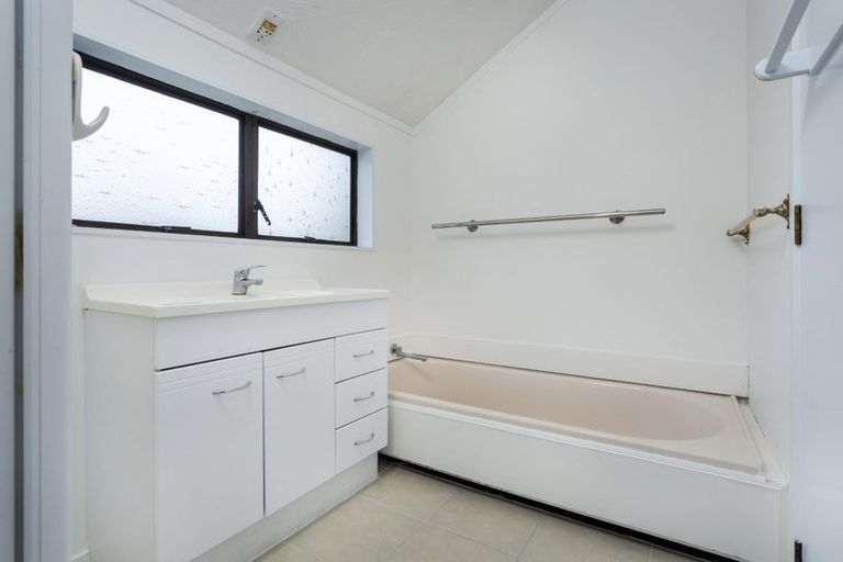 Photo of property in 2/189 Onewa Road, Birkenhead, Auckland, 0626