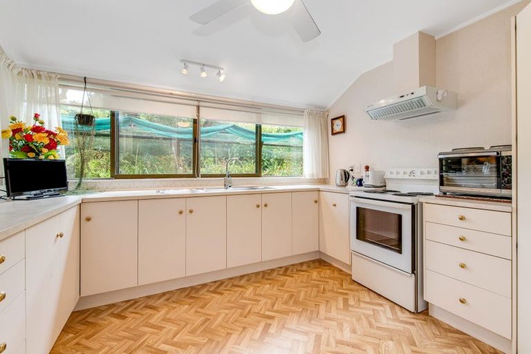 Photo of property in 1688 South Head Road, South Head, Helensville, 0874