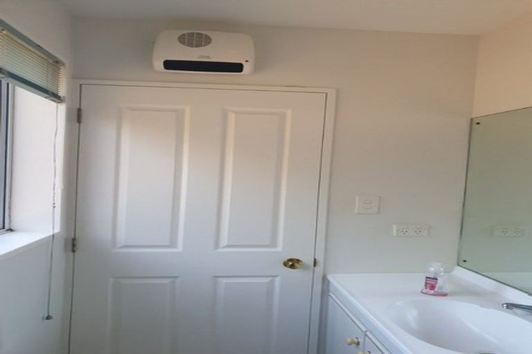 Photo of property in 1/8 Wardour Mews, Avonhead, Christchurch, 8042