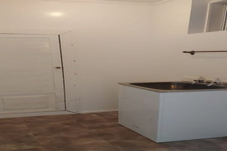 Photo of property in 12 Surat Place, Glen Eden, Auckland, 0602