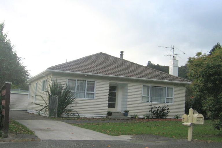 Photo of property in 39 Hine Road, Wainuiomata, Lower Hutt, 5014