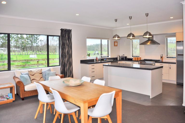 Photo of property in 177 Sandspit Road, Shelly Park, Auckland, 2014