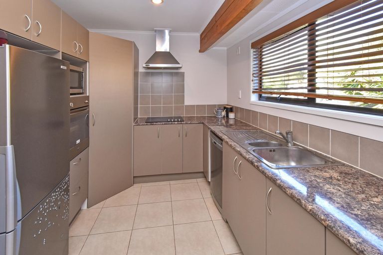 Photo of property in 16 Pinehurst Place, Wattle Downs, Auckland, 2103