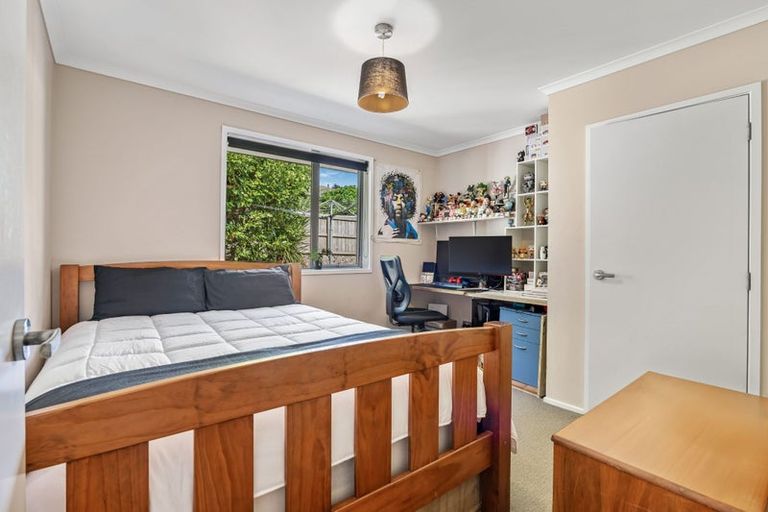 Photo of property in 16 Gavinike Place, Waimauku, 0812