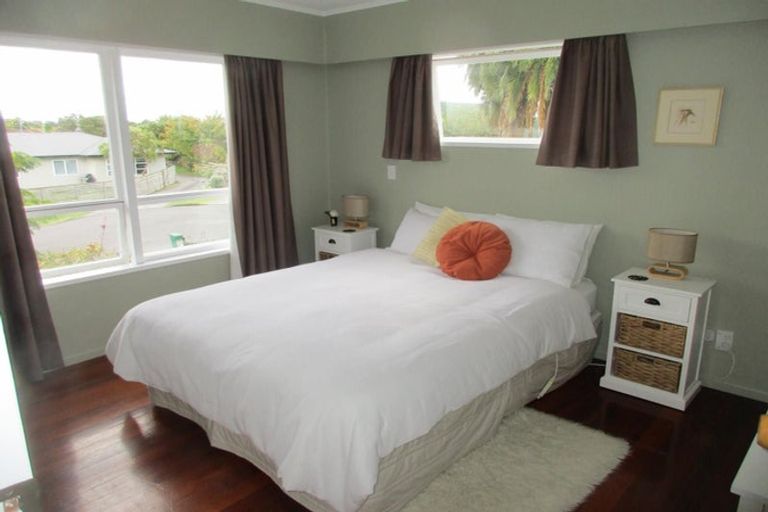 Photo of property in 5 Arthur Grove, Waikanae, 5036