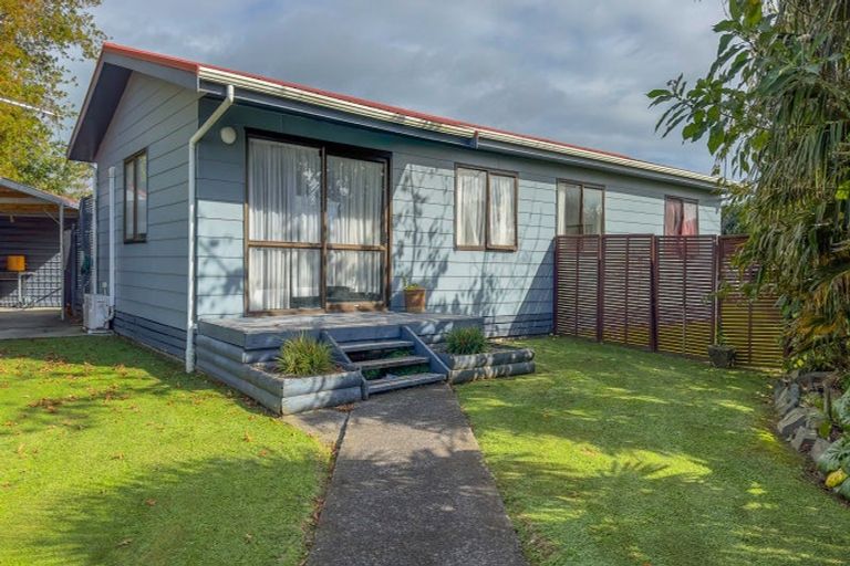 Photo of property in 6 Walton Place, Ngatea, 3503