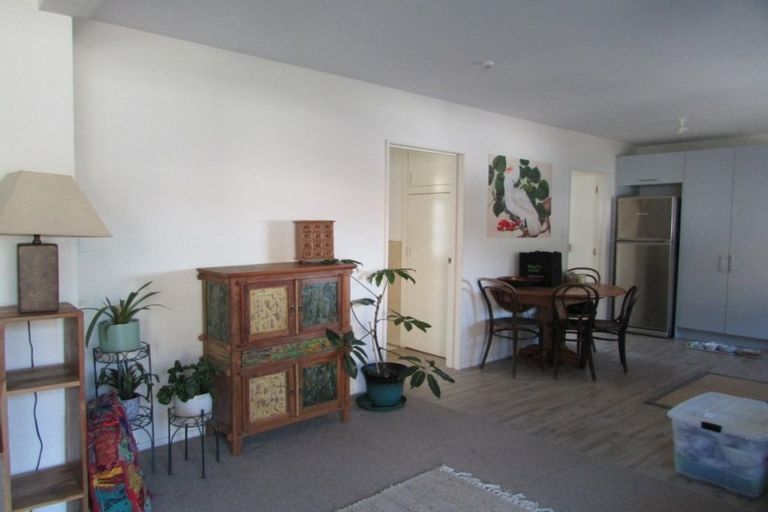 Photo of property in 2 Hawkhurst Road, Lyttelton, 8082