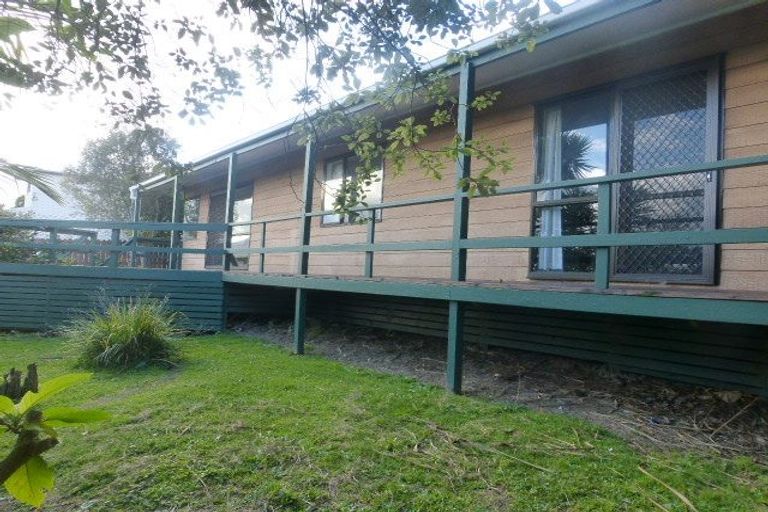 Photo of property in 1/12 Netherlands Avenue, Kelston, Auckland, 0602