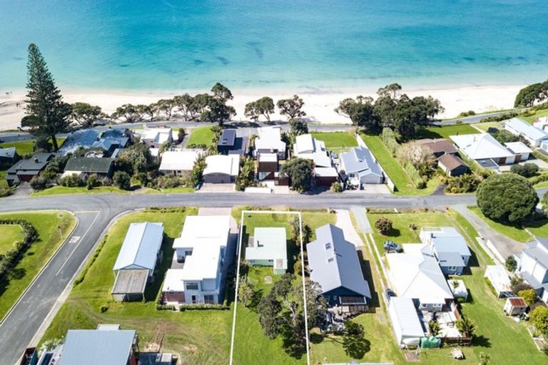 Photo of property in 52 Wairahi Road, Langs Beach, Waipu, 0582
