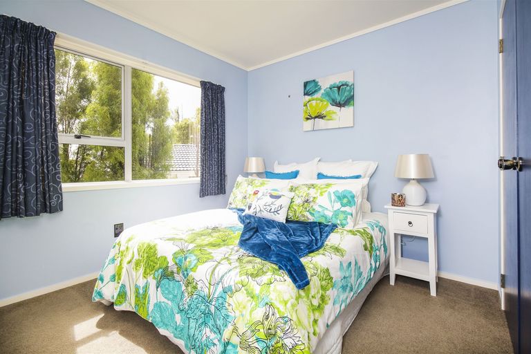 Photo of property in 24 Beauchamp Drive, Massey, Auckland, 0614