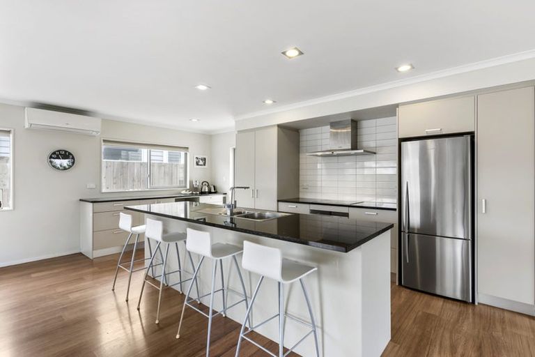 Photo of property in 135 Vipond Road, Stanmore Bay, Whangaparaoa, 0932