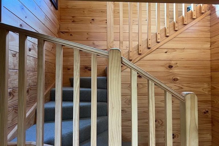 Photo of property in 24 Gaya Grove, Ngaio, Wellington, 6035