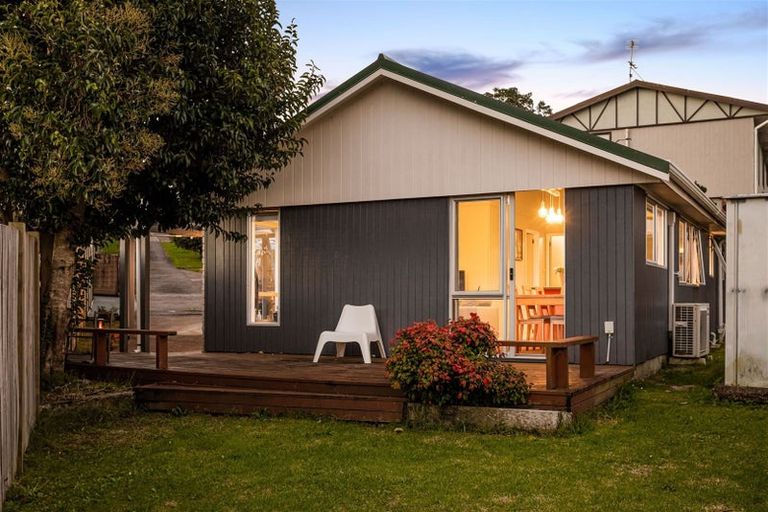 Photo of property in 8/89a Royal Road, Massey, Auckland, 0614