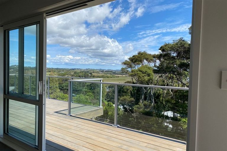 Photo of property in 299 Whangaparaoa Road, Red Beach, 0932