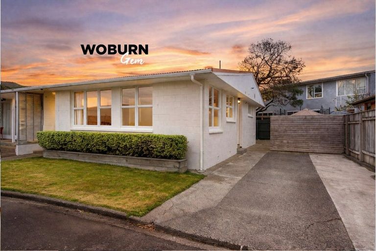 Photo of property in 1a Saulbrey Grove, Woburn, Lower Hutt, 5010
