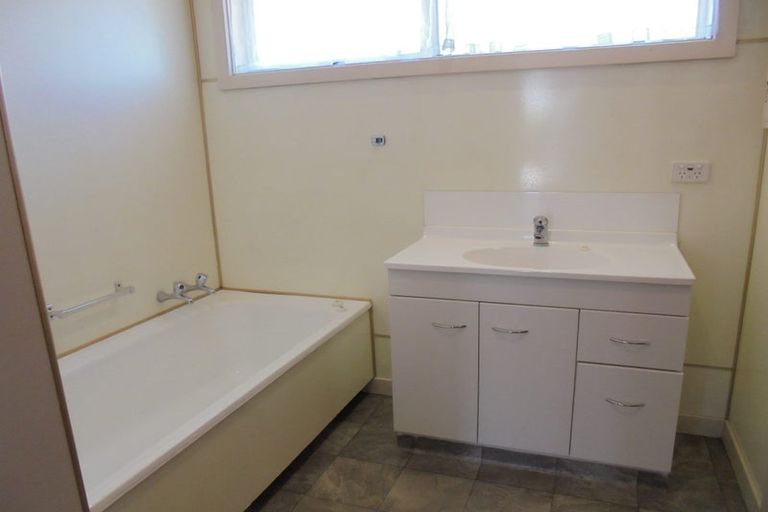 Photo of property in 2/31 Guinness Crescent, Ilam, Christchurch, 8041