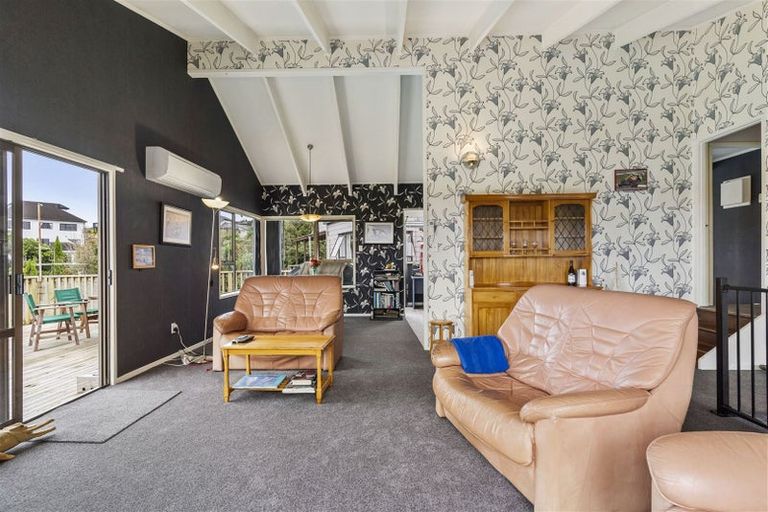 Photo of property in 1/15 Gwenand Place, Botany Downs, Auckland, 2010