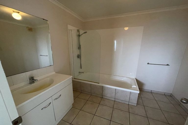 Photo of property in 21 Frederick Reece Drive, The Gardens, Auckland, 2105