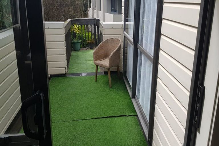 Photo of property in 8b Schnapper Rock Road, Schnapper Rock, Auckland, 0632