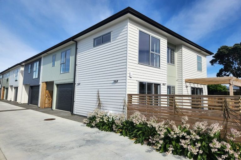 Photo of property in 3/12 Mana Avenue, Titahi Bay, Porirua, 5022