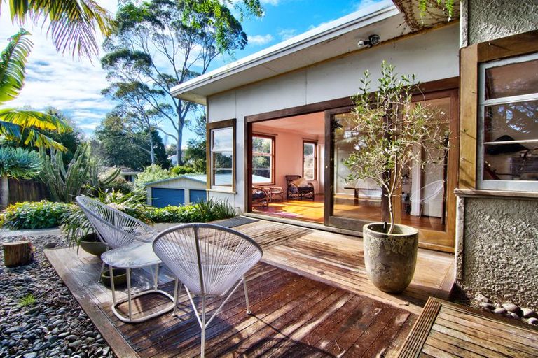 Photo of property in 50 Derwent Crescent, Titirangi, Auckland, 0604