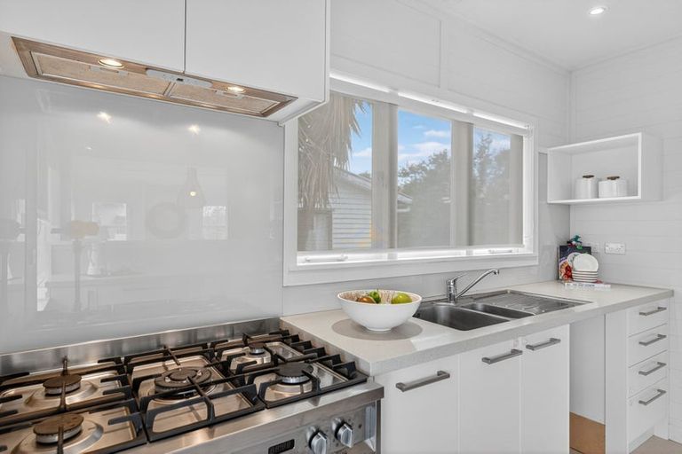 Photo of property in 29 Peter Terrace, Castor Bay, Auckland, 0620