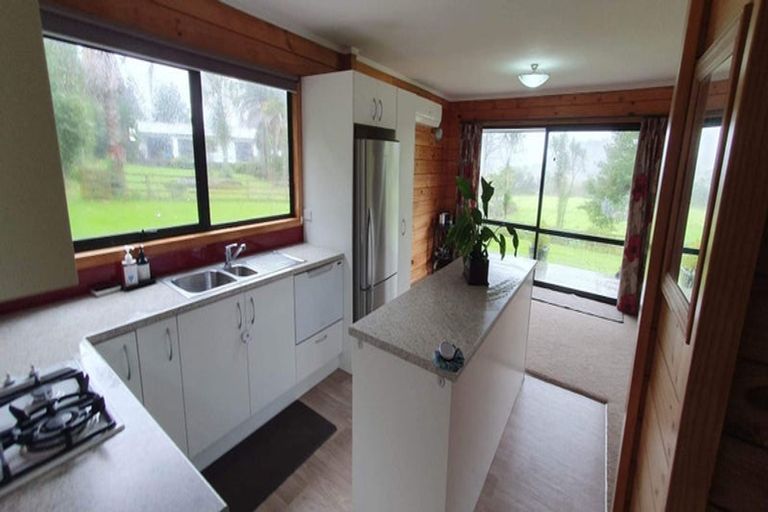 Photo of property in 786 South Head Road, South Head, Helensville, 0874