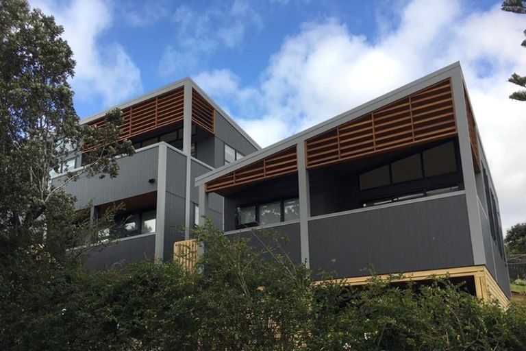 Photo of property in 6a Moffat Road, Red Beach, 0932