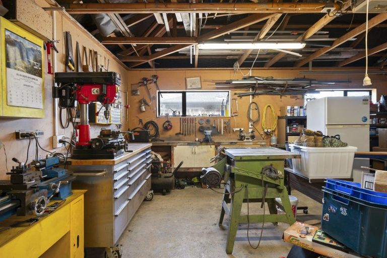 Photo of property in 8 Sunshine Place, Kelvin Grove, Palmerston North, 4414