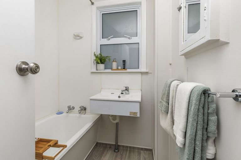 Photo of property in 11 Wakefield Terrace, Tawa, Wellington, 5028