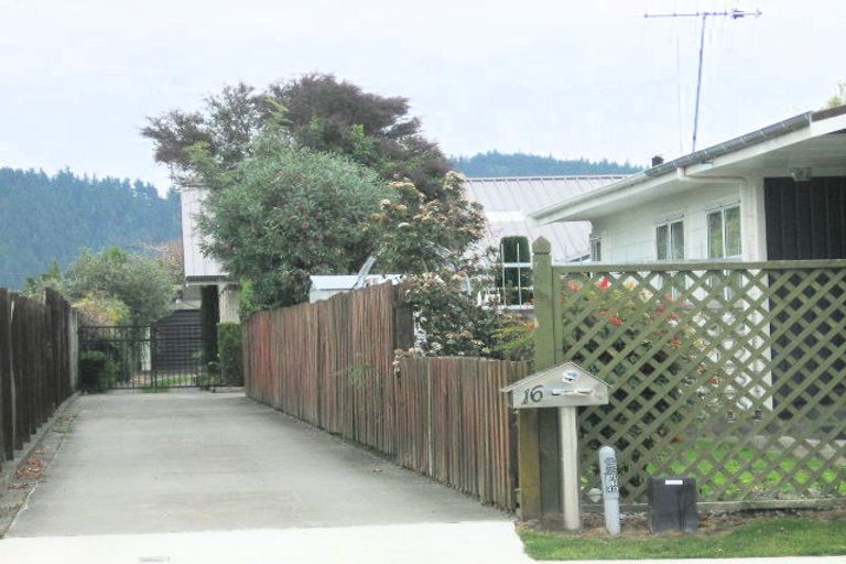 Photo of property in 16 Bowling Road, Greenmeadows, Napier, 4112
