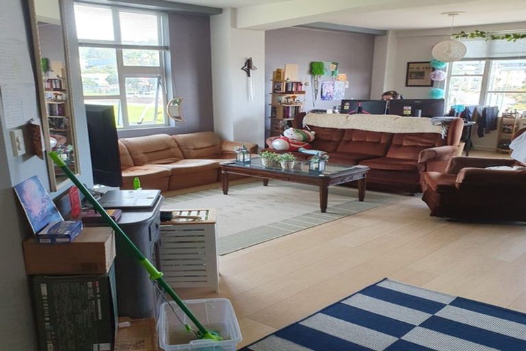 Photo of property in Grandstand Apartments, 4/80 Kent Terrace, Mount Victoria, Wellington, 6011