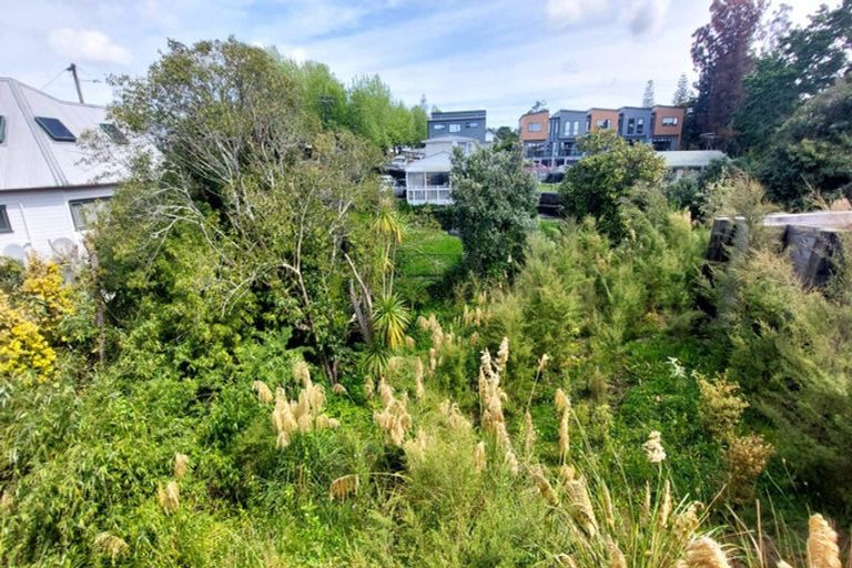 Photo of property in 8/10 Rimu Street, New Lynn, Auckland, 0600